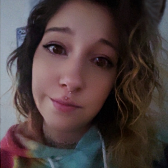 Meet your Posher, Melissa - Picture 2 of 2